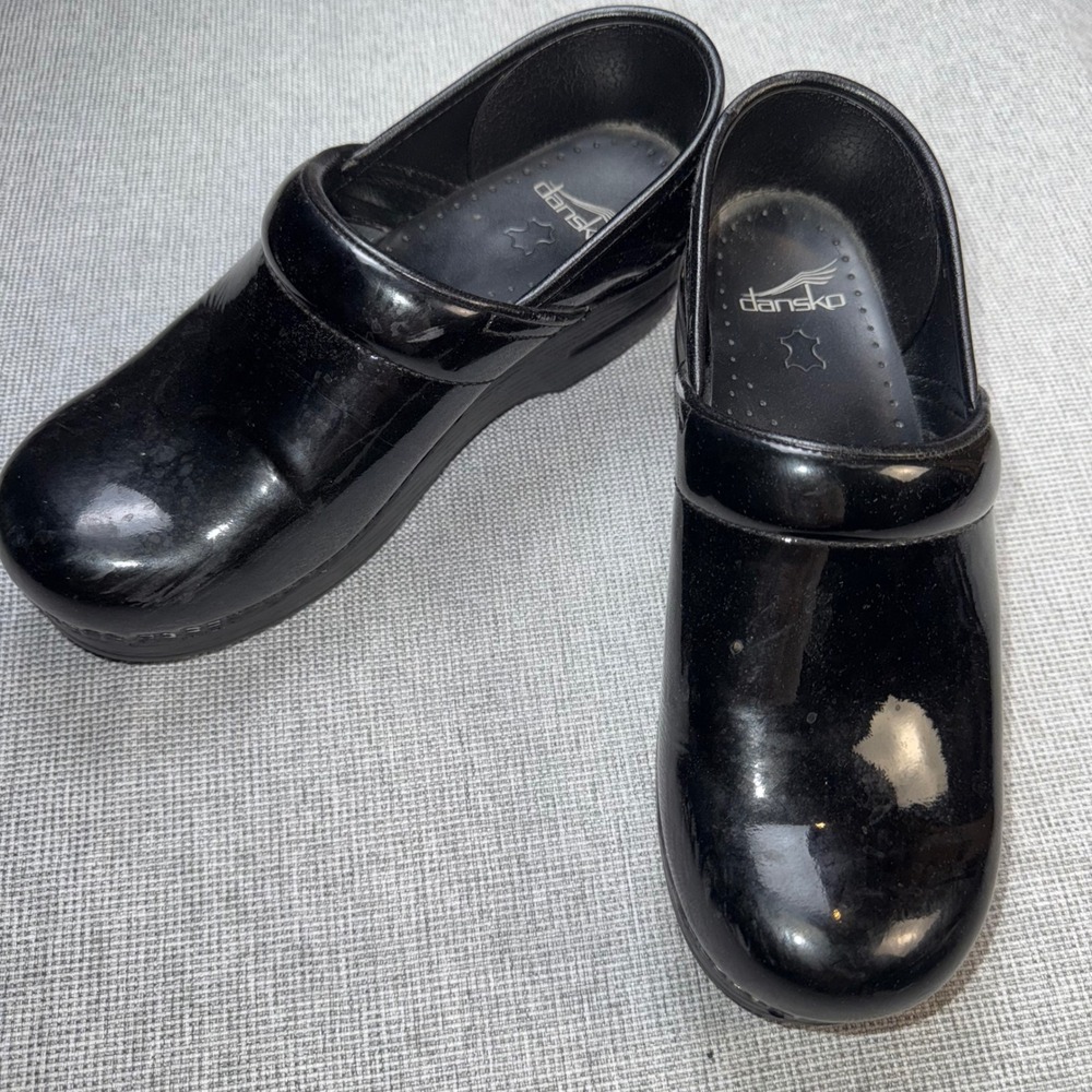 Dansko Professional Black Patent Leather Clogs Womens 38 EU 7.5-8 US Nursing